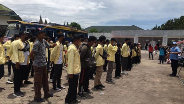 Peduli Gempa Pasaman Barat Fakultas Psikologi dan Kesehatan UNP utus 78 Relawan
